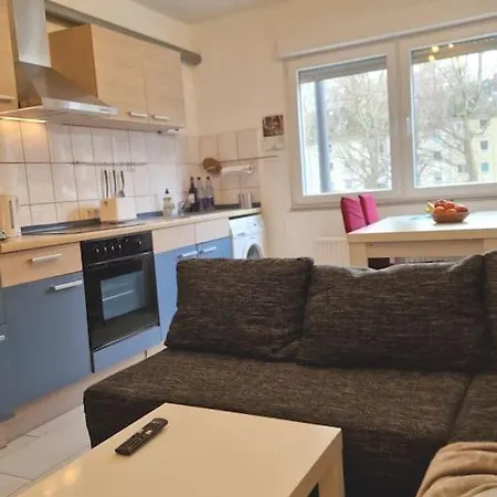 Frisch Renovierte Zwei Nahe Hauptbahnhof Und Universitat Apartment
